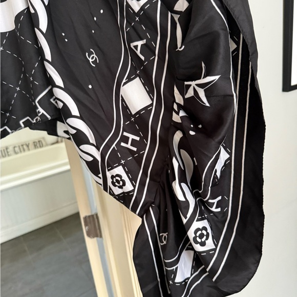 Black and White logo top - Picture 4 of 10